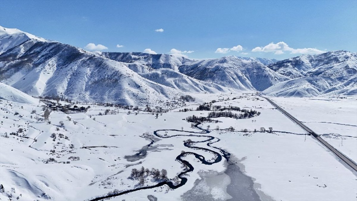 Van, Muş ve Bitlis'te kar nedeniyle 62 yerleşim yerine ulaşım sağlanamıyor
