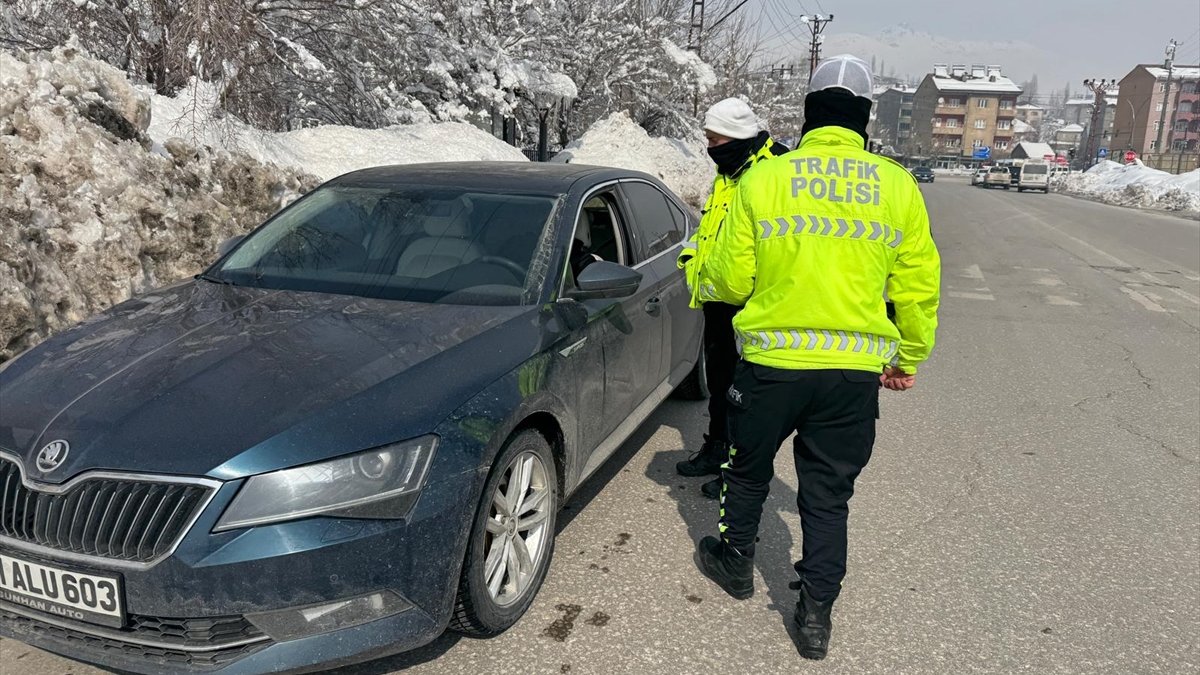 Yüksekova'da ramazan ayı dolayısıyla trafik denetimleri artırıldı