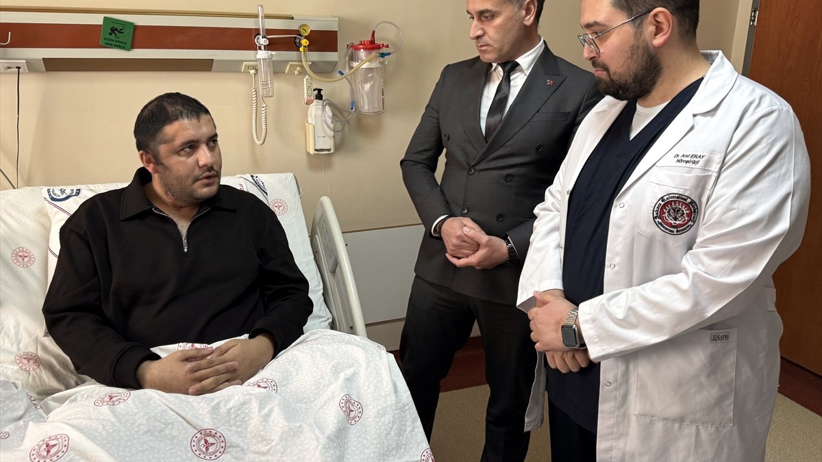 Zamanla yarışan doktorlar riskli beyin ameliyatıyla genç hastayı hayata bağladı