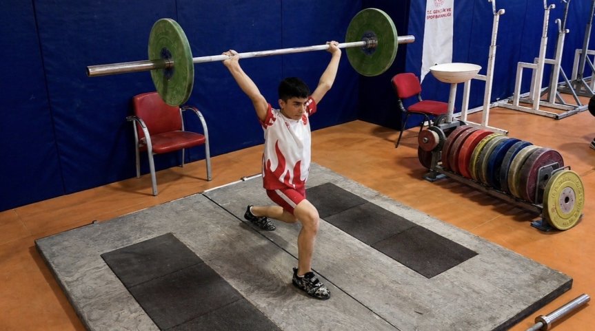 Ağrılı 12 yaşındaki halterci Osman Oğur Türkiye şampiyonu oldu 4