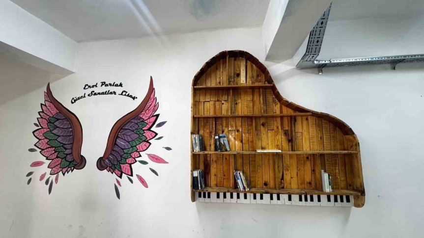 Atık malzemelerle kurulan kütüphane öğrencilerin yeni yaşam alanı oldu 1