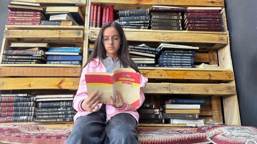 Atık malzemelerle kurulan kütüphane öğrencilerin yeni yaşam alanı oldu 5
