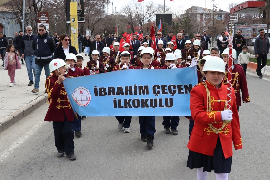 Erzurum ve Bayramı çevre 23 Egemenlik Ulusal Nisan ve illerde Çocuk kutlandı 3