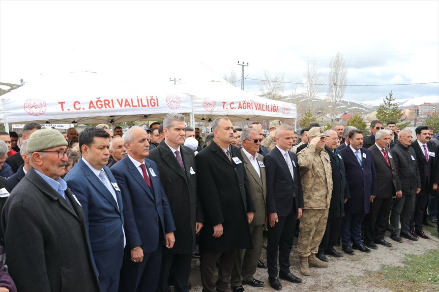 başında Yiğit, anıldı memuru mezarı infaz koruma Şehit Ağrı