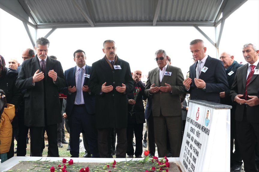 infaz mezarı başında memuru anıldı Yiğit, Şehit koruma Ağrı