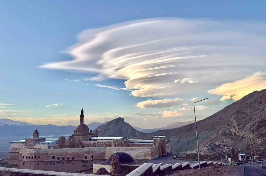 Tarihi İshak Paşa Sarayı, mercek bulutları altında göz kamaştırdı 1