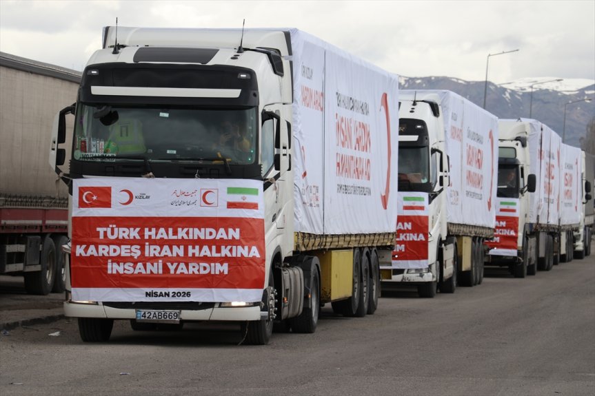 Kızılayın 4 taşıyan yardım malzemelerini insani İran