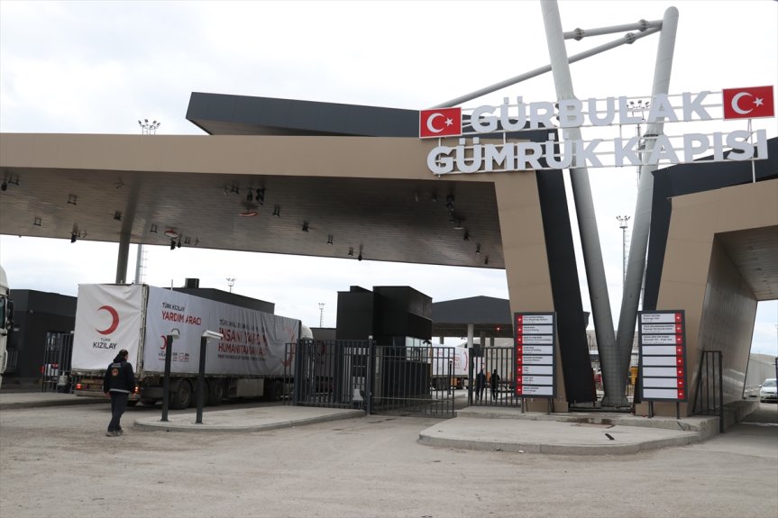 tırı geçti insani Türk Kızılayın yardım malzemelerini 4 İran