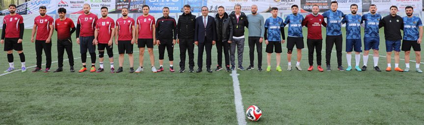 Ağr öğretmenler arası futbol turnuvasında şampiyon olan Semerkant Ticaret MTAL 1