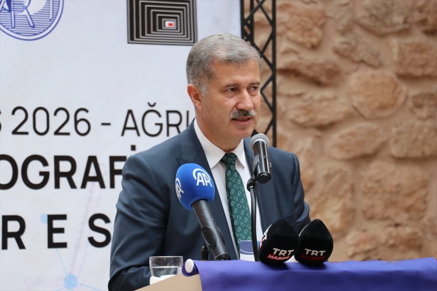 İlhami Gülçin kongeransta konuşma yaptı