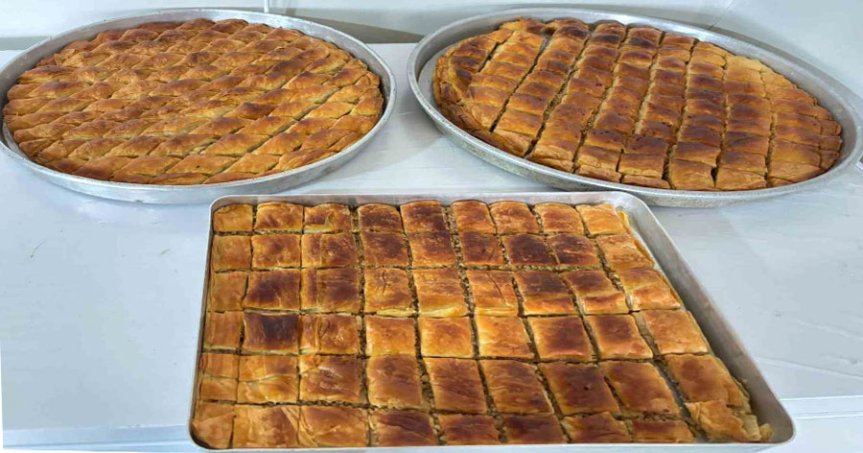 Ağrı'da Kurban Bayramı için hazırlanan ev baklavası