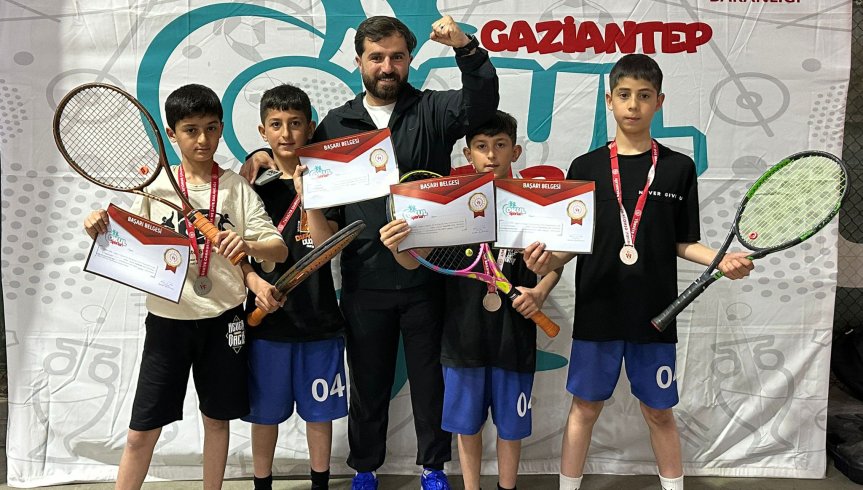 ağrı tenis iki okul 1