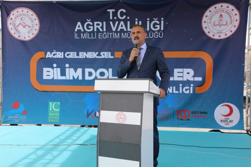 Ağrı Valisi Önder Bozkurt Bilim Dolu Günler Bilim Şenliği açılış programında konuşma yaptı