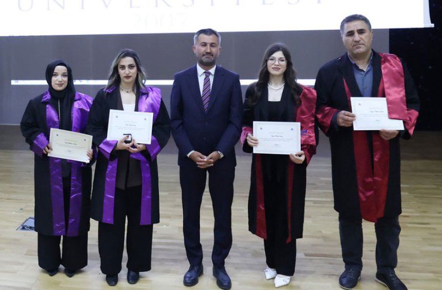 AK Parti il başkanı ilhami yıldız AİÇÜ mezuniyet töreni