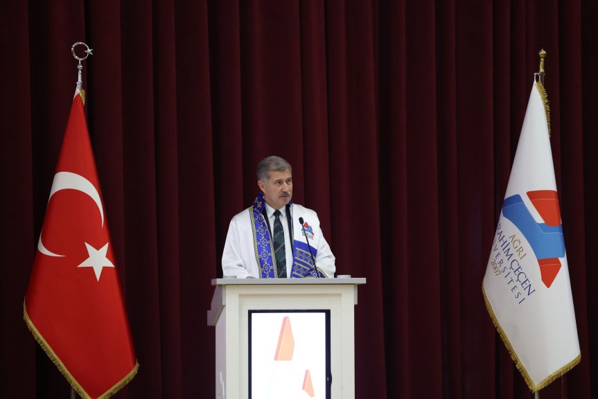 AİÇÜ Rektörü Prof. Dr. İlhami Gülçin mezuniyet töreninde konuşma yaptı