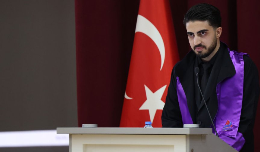 AİÇÜ lisans düzeyinde üniversite birincisi Muhammed Ali Çelik mezunlar adına konuşma yaptı