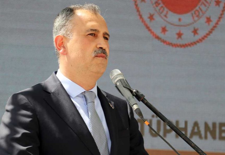 Programda kütüphanelerin eğitimin merkezi olduğu ve öğrenciler için önemli alanlar sunduğu belirtildi.