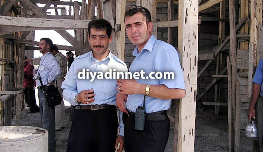 Ağrı'da yıkım alanında çay içen belediye görevlileri