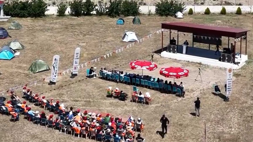 Büyük Tufan zirvesinde sergilenen Nuh'un Gemisi maketi, Ağrı'nın inanç turizmi potansiyeline dikkat çekti.