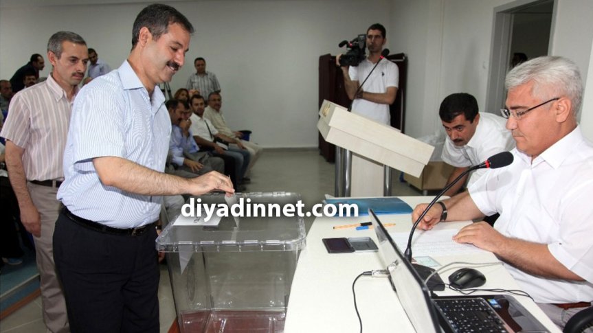 Ağrı İbrahim Çeçen Üniversitesi rektörlük seçiminde öğretim üyesi oy kullanıyor