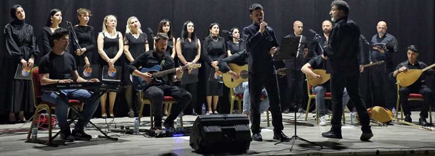 Şef Ramazan Evliyaoğlu yönetiminde Ağrı'da Türk Halk Müziği Korosu konseri
