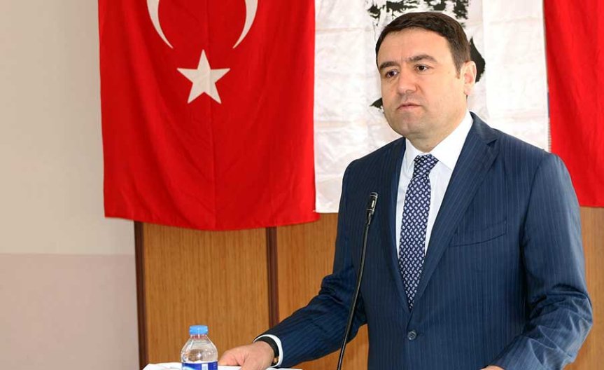 Ağrı Valisi Musa Işın Yılmaz Hatunoğlu Anadolu Lisesi açılışında konuşma yapıyor