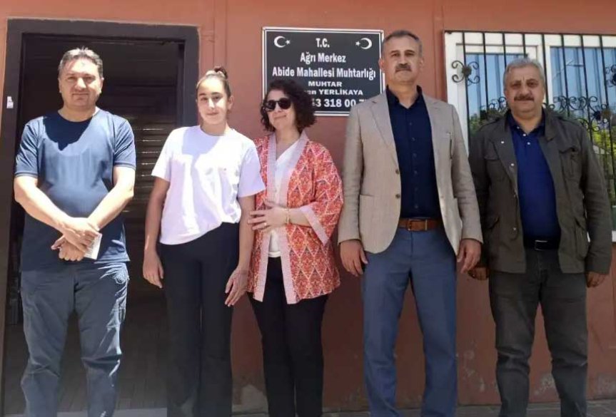 Abide Mahalle Muhtarlığı ziyaretinde mahalle hizmetleri ve vatandaşların öncelikli ihtiyaçları değerlendirildi.