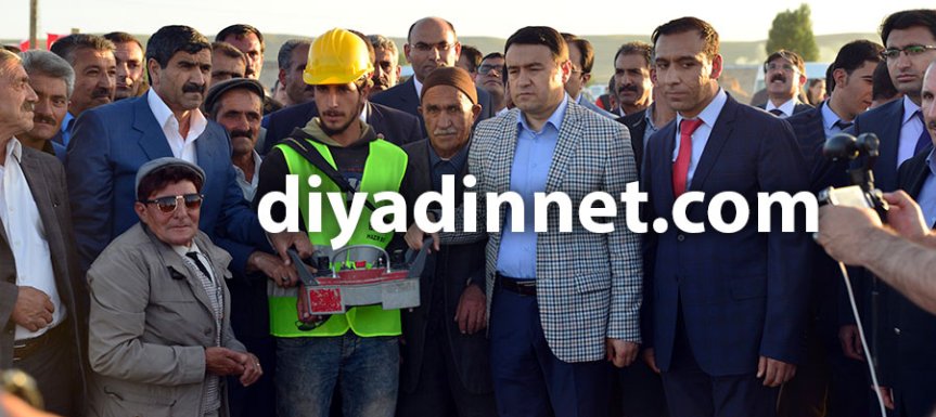 Diyadin'de 16 derslikli lise temel atma töreninde inşaat alanı ziyareti