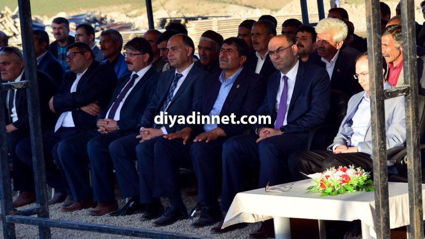Diyadin'de eğitim yatırımı temel atma törenine katılan davetliler