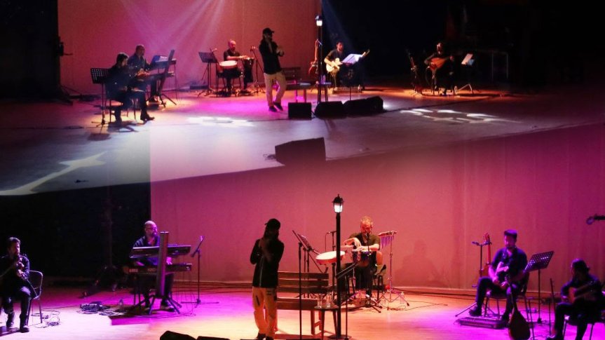 Hiraizerdüş, üniversite Ağrı konserinde sahne performansıyla öğrencilerden ilgi gördü