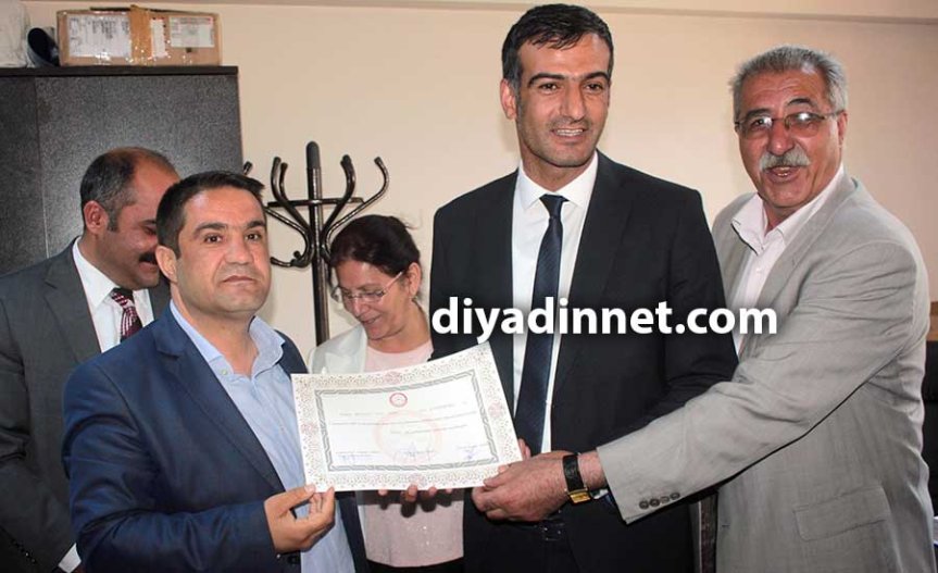 Ağrı Milletvekili Mehmet Emin İlhan mazbatasını teslim aldı