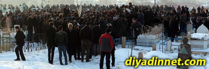 Karlı mezarlıkta Nusret Kocabay'ın defin törenine katılan kalabalık