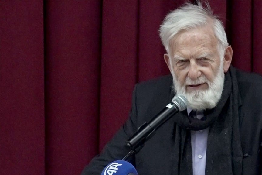 Prof. Dr. Sadettin Ökten, Ağrı'daki Bilgi Şöleni'nde düşünce ve medeniyet üzerine konuşuyor