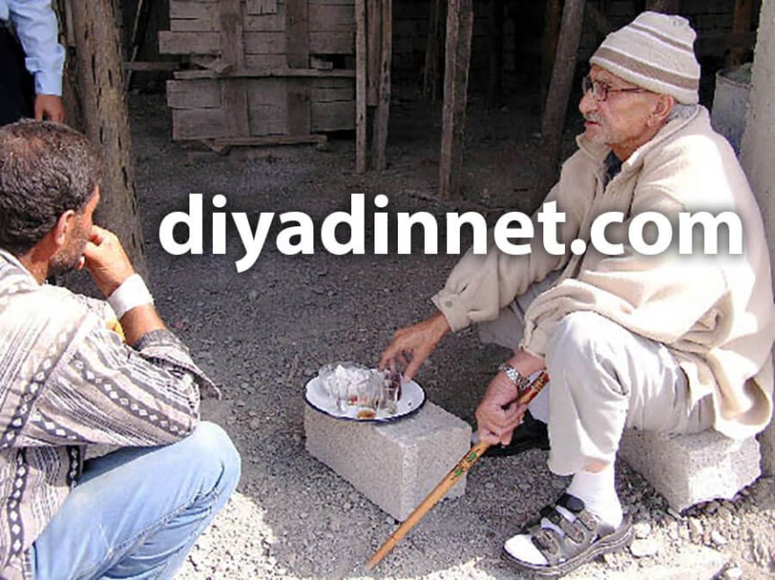 Bina sahibi Yılmaz Hatunoğlu Ağrı'da yıkıma gelen belediye ekibine çay ikram etmesi