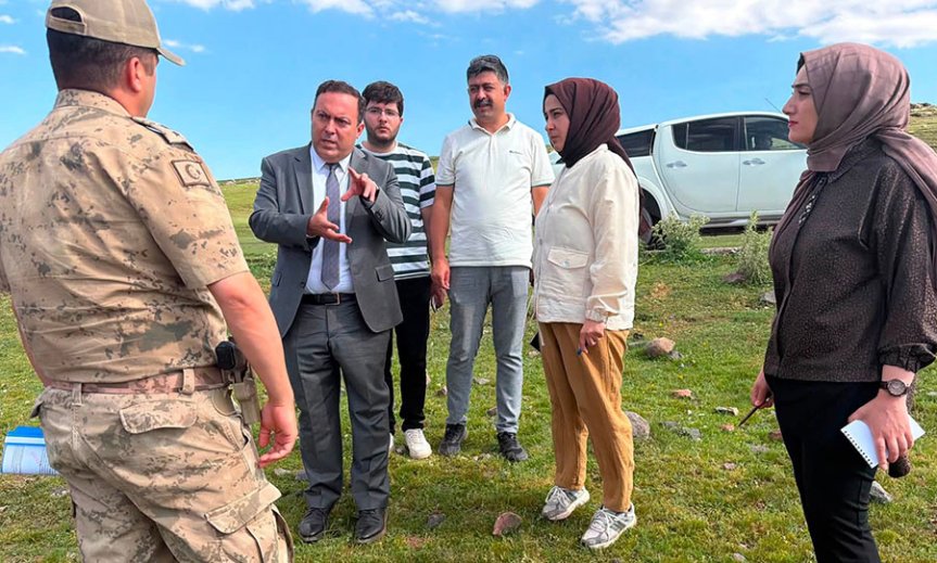 Kübra Baka Kılıç ve Tuncay Karataş, Balık Gölü ulaşım güzergâhındaki çalışmalar hakkında bilgi aldı.