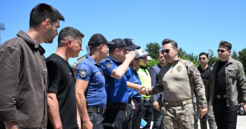 Göksel Önder, Millet Bahçesi denetiminde görevli polis ekipleriyle bir araya geldi.