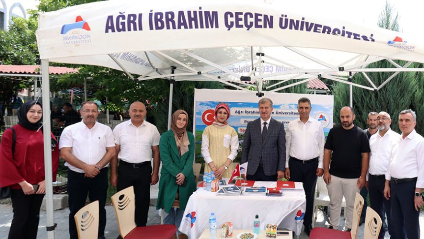Prof. Dr. İlhami Gülçin Ücretsiz Tercih Danışmanlığı Veren Akademisyenlere Teşekkür Etti