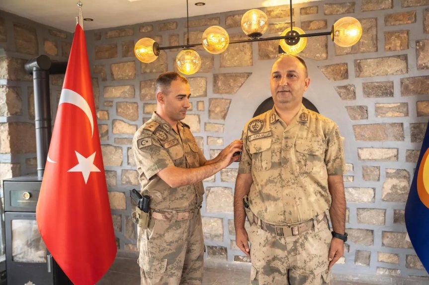 Diyadin'de düzenlenen rütbe terfi töreninde jandarma personeli yeni rütbesine kavuştu.