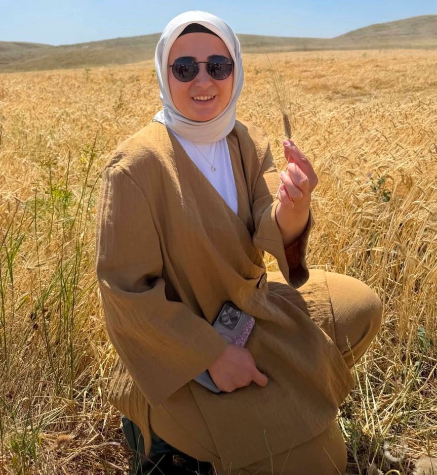 Kaymakam Kübra Baka Kılıç, Geçitveren köyünde arpa hasadına katıldı