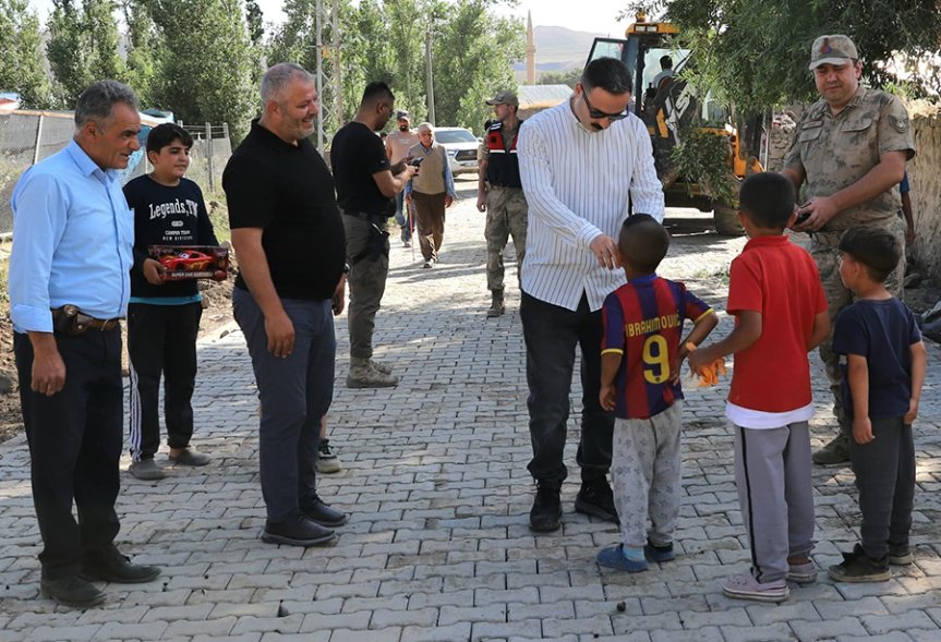 Kaymakam Mustafa Ayvat Suluçem Köyü'nde Vatandaşlarla Bir Araya Geldi