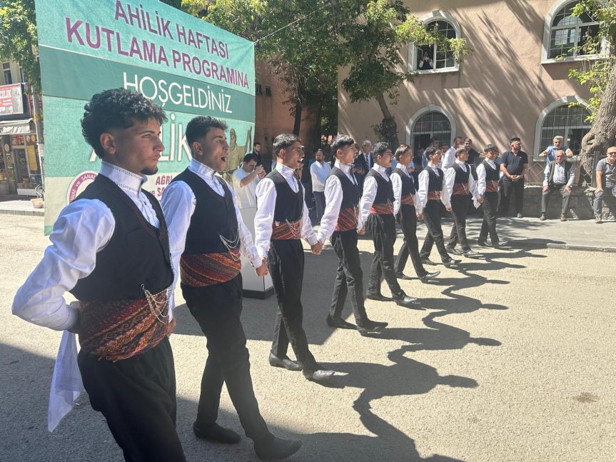 ağrı ahilik haftası kutlamalarında folklor ekibi