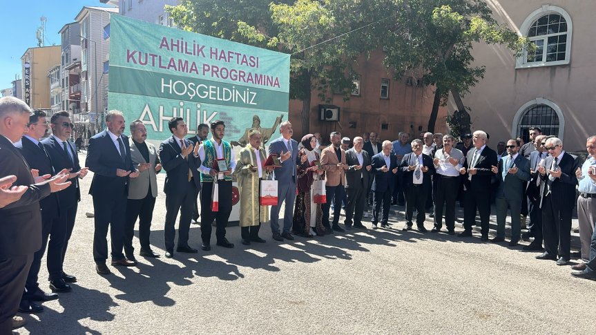 Ağrı ahilik haftası kutlamalarında yapılan dua