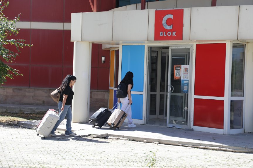 Ağrı'da KYK Yurtlarında İlk Gün Heyecanı: Öğrencilere Ücretsiz Servis ve Rehberlik