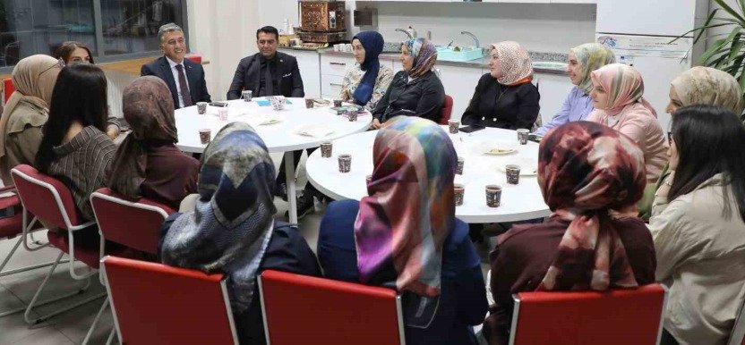 Ağrı'da maarif'in kalbinde kitap sohbetleri programı