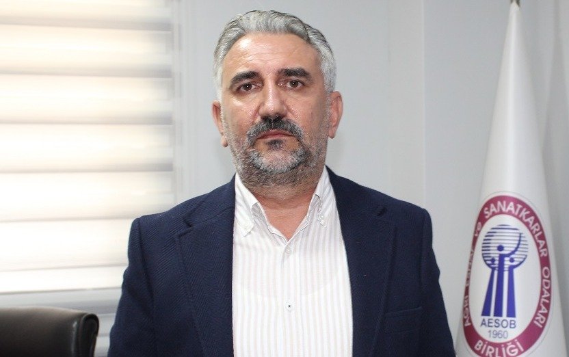 Ağrı Esnaf ve Sanatkarlar Odası Başkanı Arif Yıldıray Hatunoğlu oda binasında