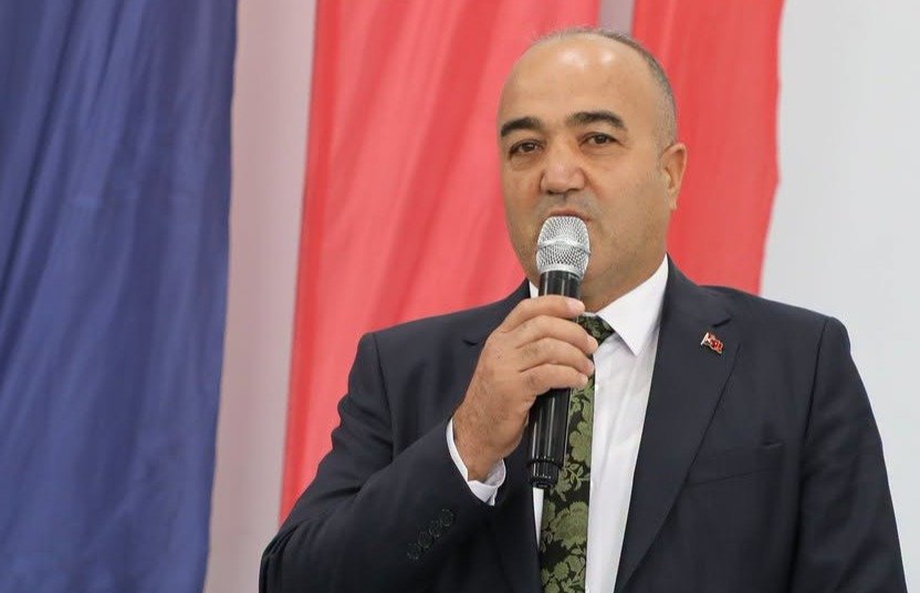Cemil Budak, Ağrı'daki Türkiye Tenis Ligi turnuvasının açılış töreninde konuşma yapıyor