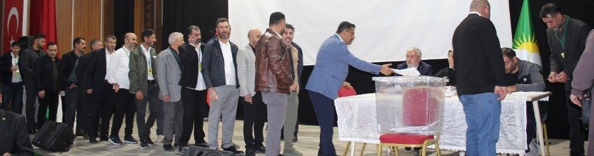 HÜDA PAR Ağrı 5. Olağan İl Kongresi'nde delegeler oy kullanmak için sıraya girdi
