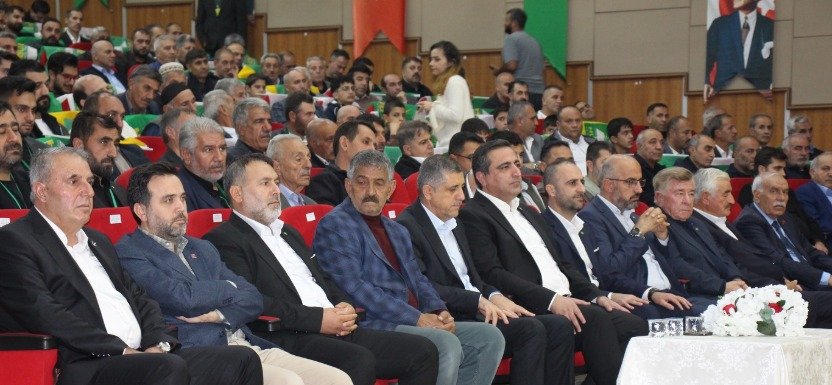 HÜDA PAR Ağrı 5. Olağan İl Kongresi'ni salondan takip eden davetliler