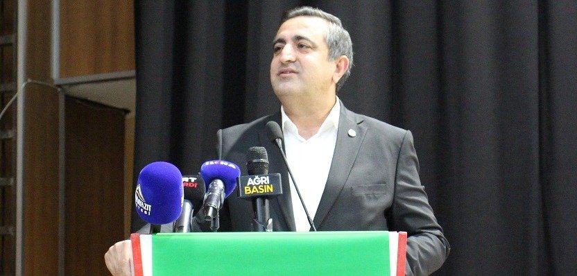 HÜDA PAR Sözcüsü ve Batman Milletvekili Serkan Ramanlı Ağrı kongresinde konuşuyor